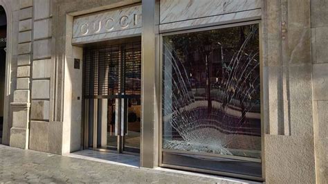 gucci barcelona ladrones|Alunizaje en Barcelona: entran a robar en la tienda Gucci del.